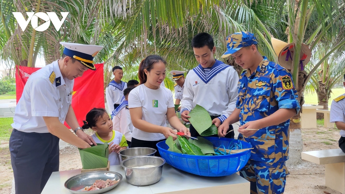 Joyful Tet holiday for soldiers and residents on Spratly islands